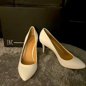 Inc Zoltan 21p White Sink 5.5M. 2 inch heels